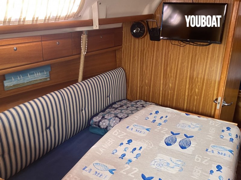 bateau-bavaria-30-cruiser-10079858-yb