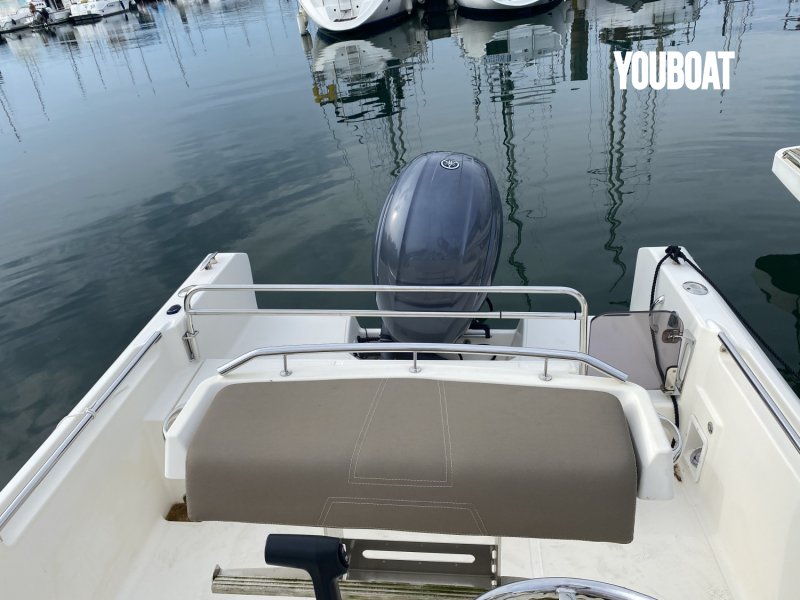 bateau-white-shark-210-cc-origin-10062700-yb